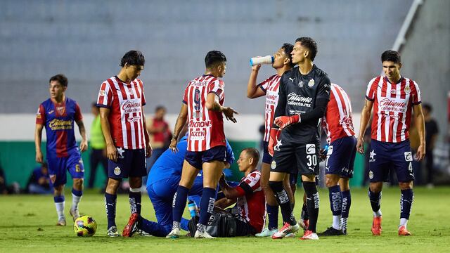 ¿Se volvió a lesionar? La insólita razón por la que Chicharito salió de cambio en partido amistoso de Chivas