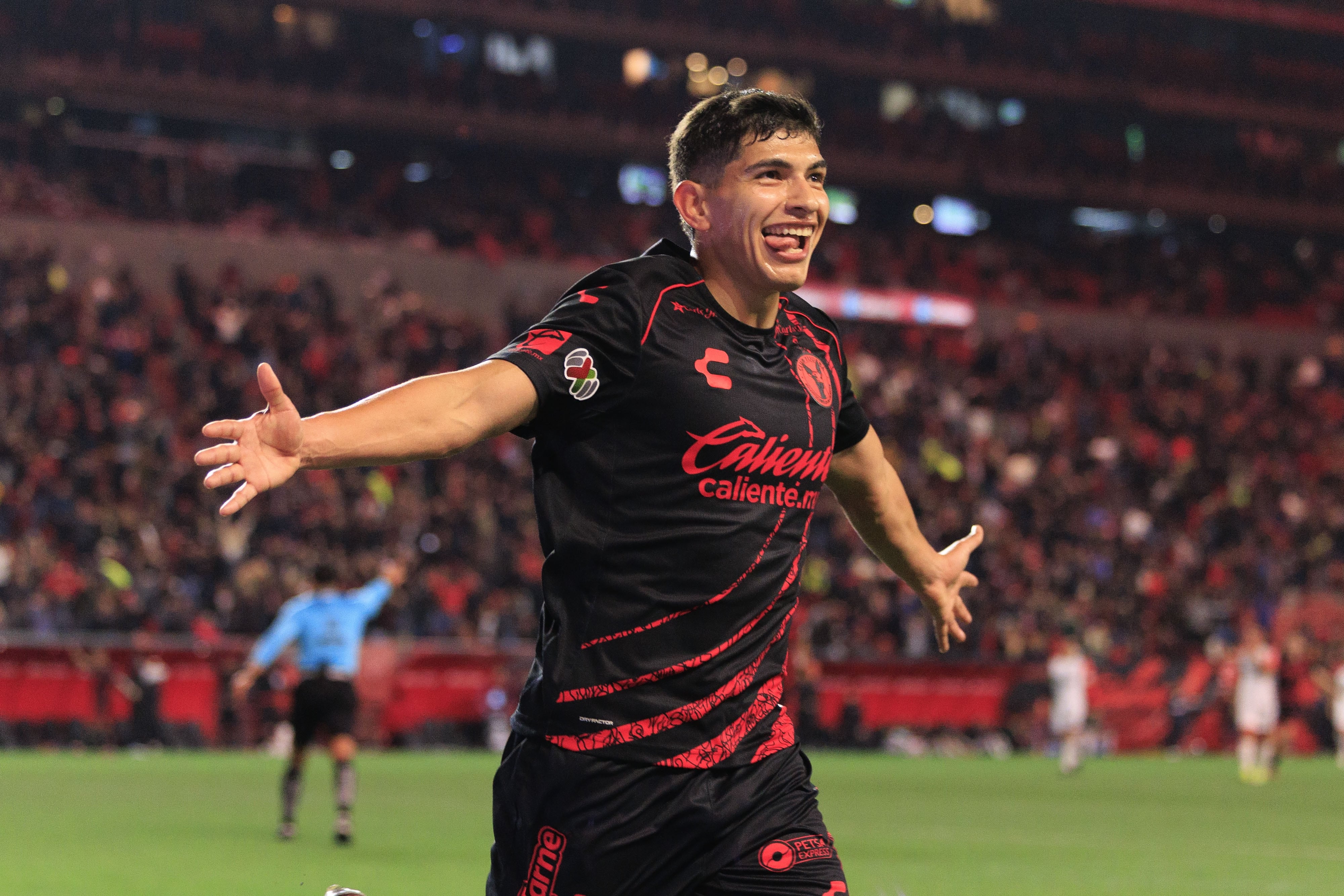 Kevin Castañeda con Xolos de Tijuana.