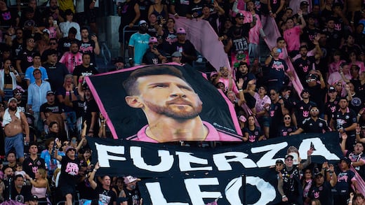 Una noche sin Messi como protagonista: el futbol se unió para acompañarlo