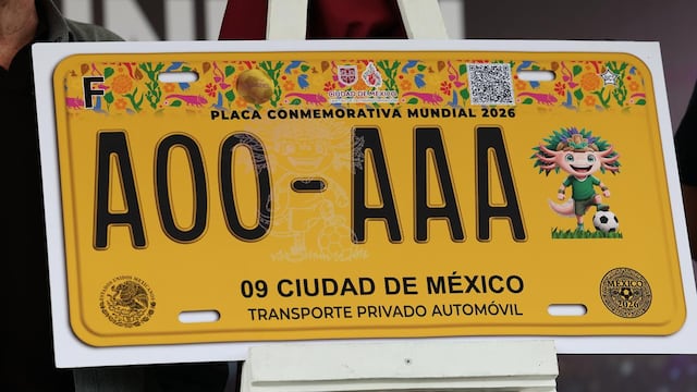 El Gobierno de la Ciudad de México presentó la placa vehicular conmemorativa del Mundial 2026