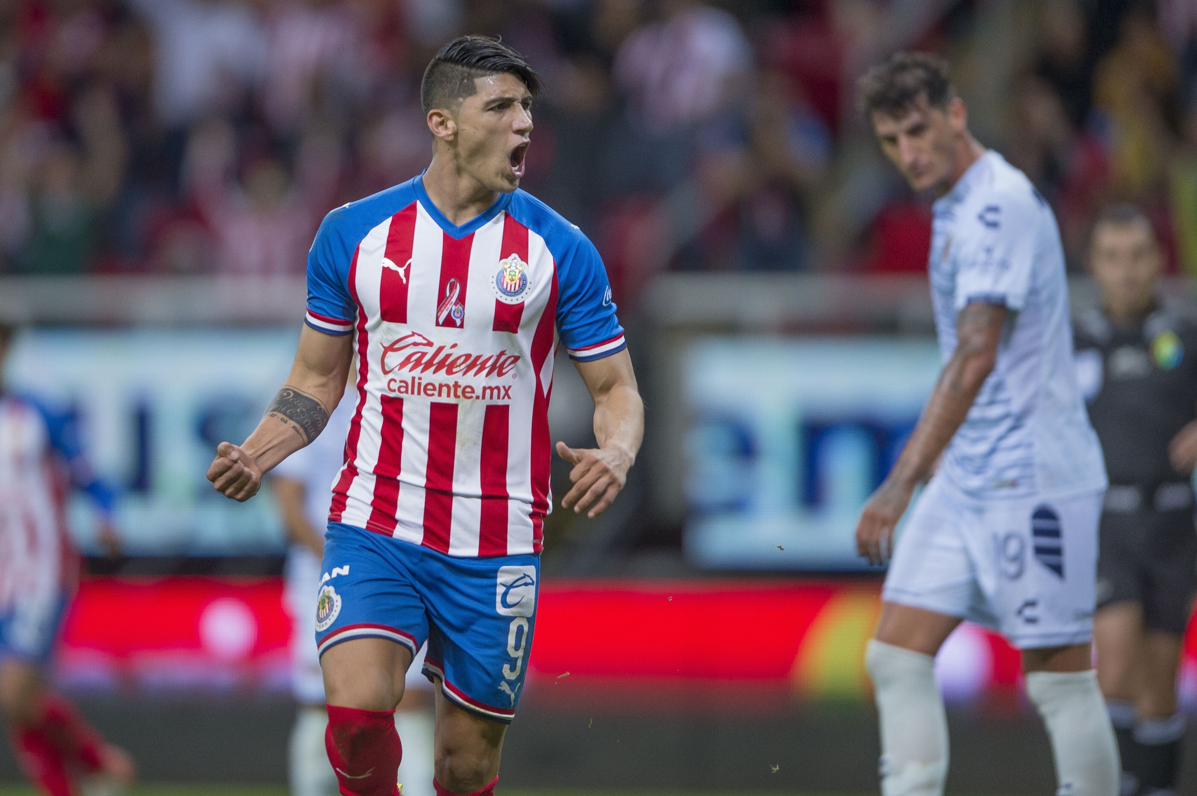 Alan Pulido con Chivas.