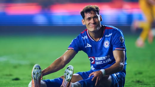 ¿Milagro en Cruz Azul? Chiquete Orozco no tendría fractura en el tobillo