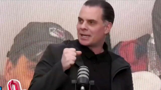 El día en que Ronaldinho le dio un balonazo a Martinoli por burlón