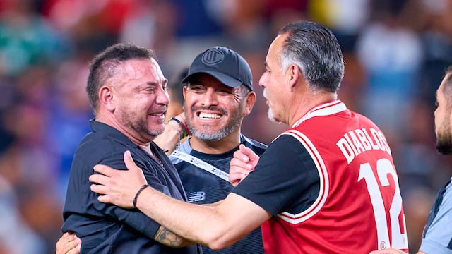 El Turco convirtió a los Diablos en una máquina de levantar trofeos y sigue escalando entre los técnicos más ganadores del país.