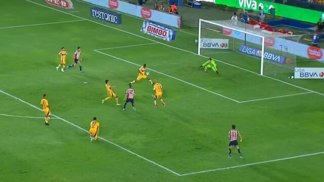 Golazo de Roberto Alvarado con Chivas