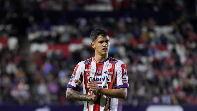 ¿Quién es Eduardo Águila? El defensor que Chivas, América y Rayados buscan fichar.