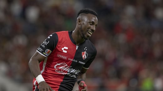 ¿Regresa al Atlas? Captan a Julián Quiñones posando con la playera de los Zorros