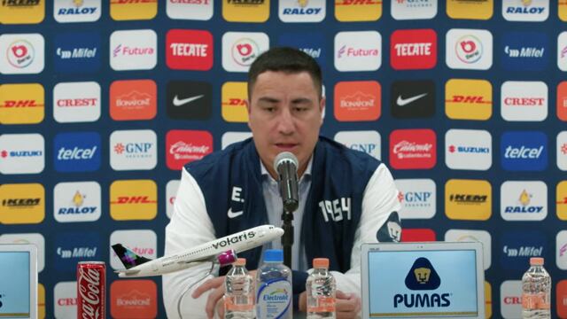 Efraín Juárez en conferencia de prensa con Pumas