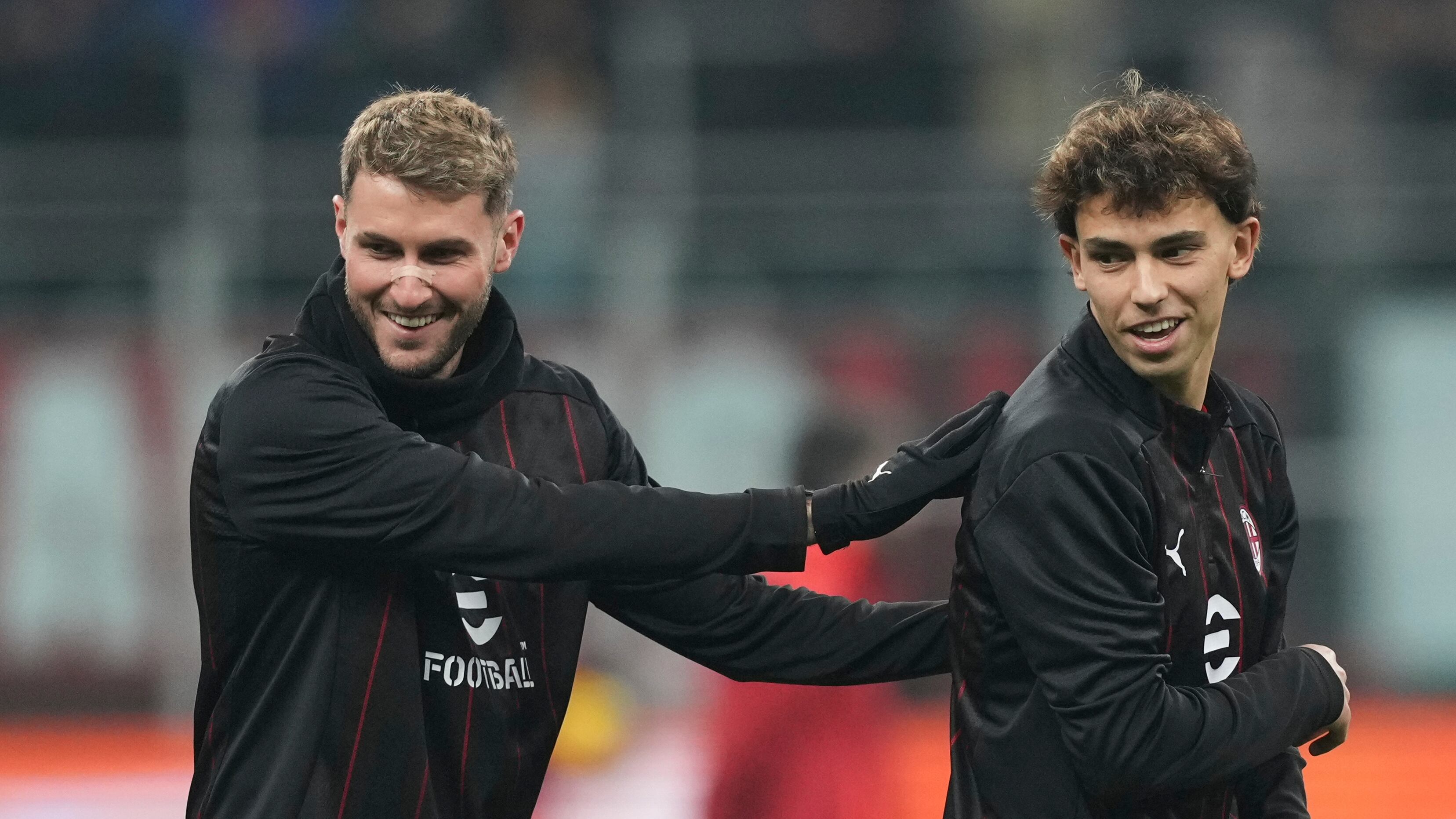 Santiago Giménez y Joao Felix en el AC Milan.