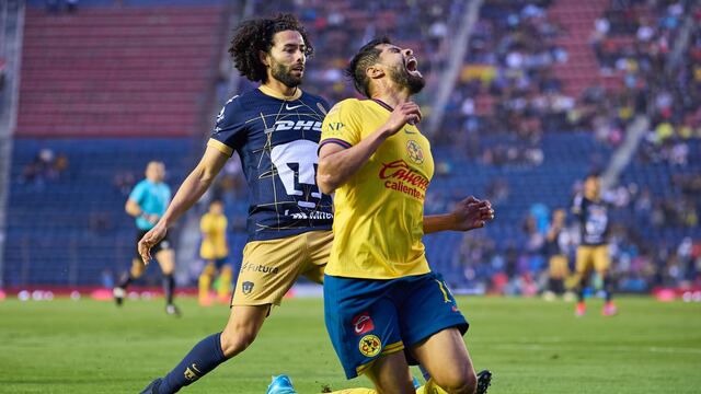 Chino Huerta y Néstor Araujo en el América vs Pumas.