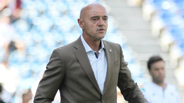 Chelis deja el futbol para convertirse en rector de una universidad de Puebla