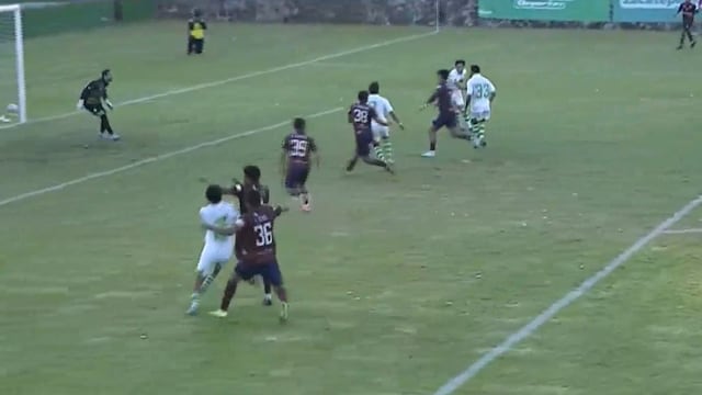 Caos en la Liga Premier: Agresiones, gol fantasma y partido terminado antes de tiempo