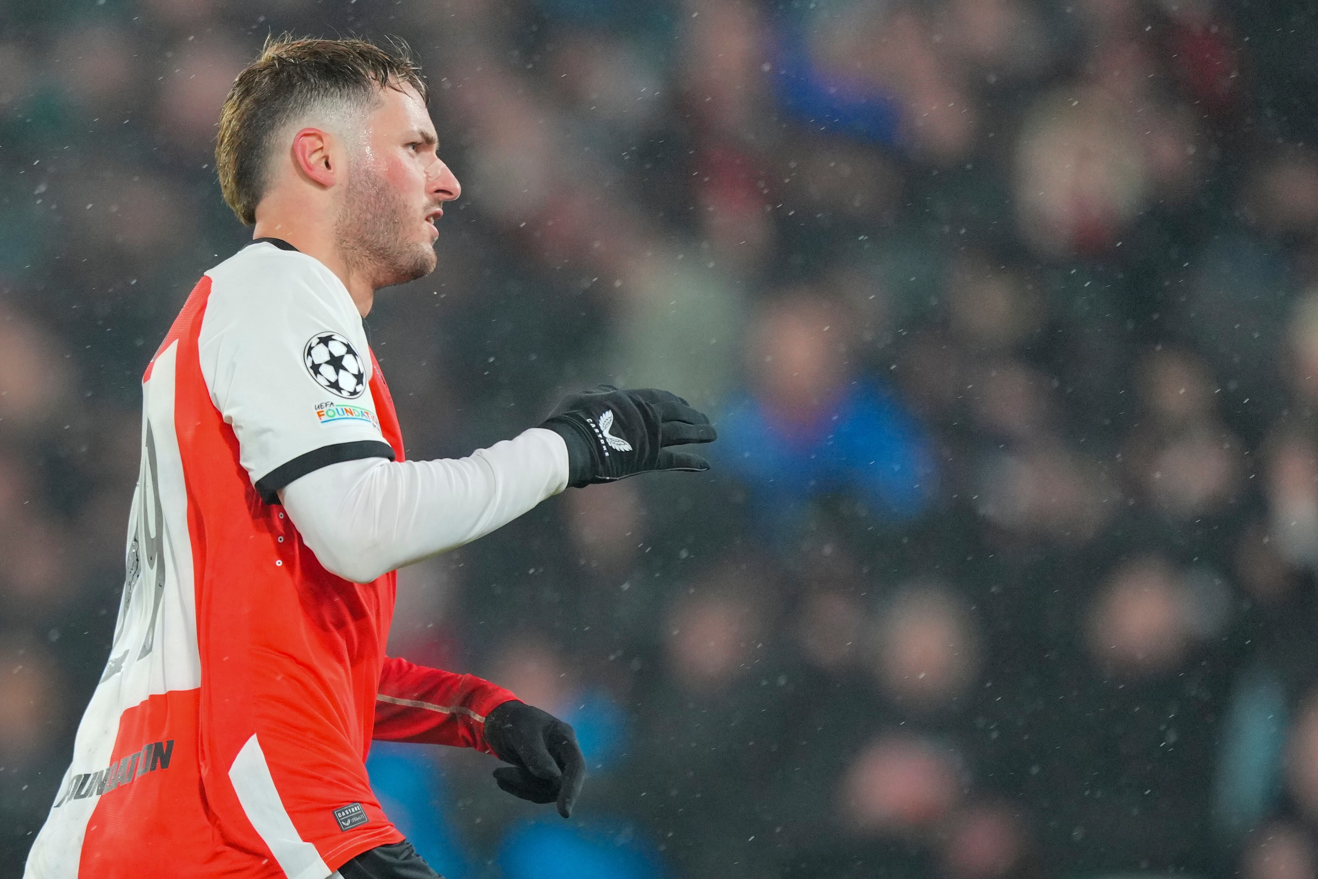 Feyenoord's Santiago Gimenez celebrates after scoring the opening goal during the Champions League opening phase soccer match between Feyenoord and Bayern Munich, at De Kuip Stadium, in Rotterdam, Netherlands, Wednesday, Jan. 22, 2025. (AP Photo/Peter Dejong)