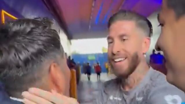 Sergio Ramos saluda a Jorge Campos en el Tigres vs Rayados