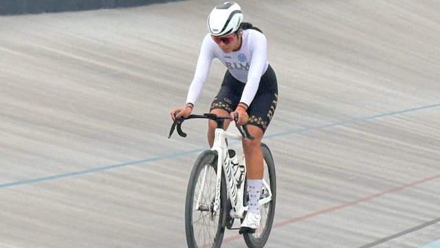 Nabienka García Bareño Domínguez entrenando en el velódromo Radames Treviño