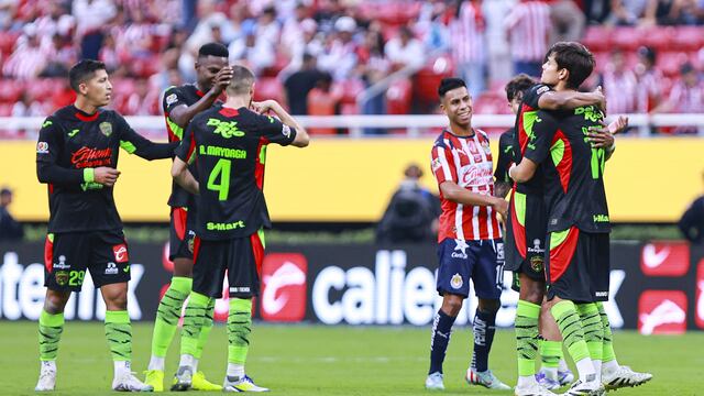 ¿Arbitraje contra Chivas? Al Rebaño le han marcado penal en contra en cada uno de sus partidos