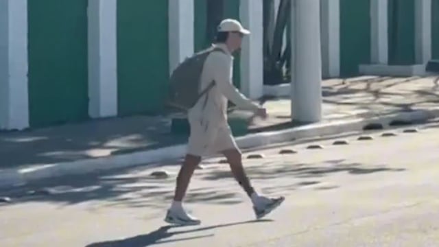 Jugador del Palmeiras se va caminando hasta su casa tras perder la Copa Libertadores