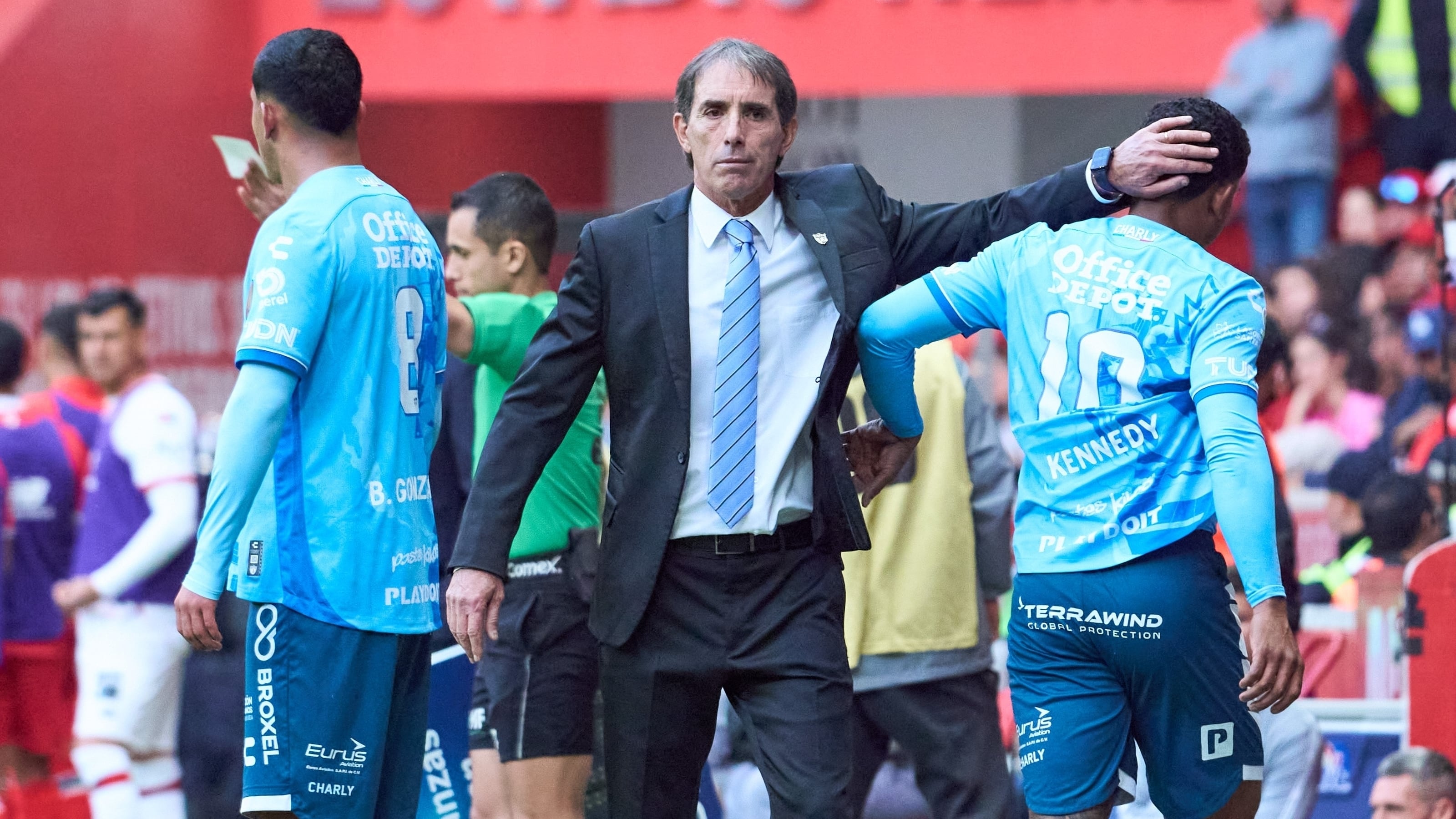 Guillermo Almada ya no sería bien visto por los jugadores de Pachuca y desearían que salga del equipo antes del Mundial de Clubes