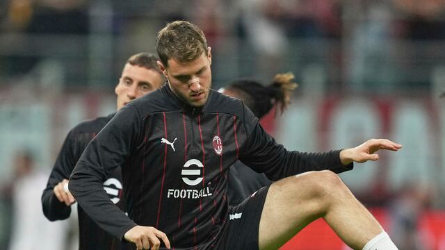 Santiago Giménez en el AC Milan.