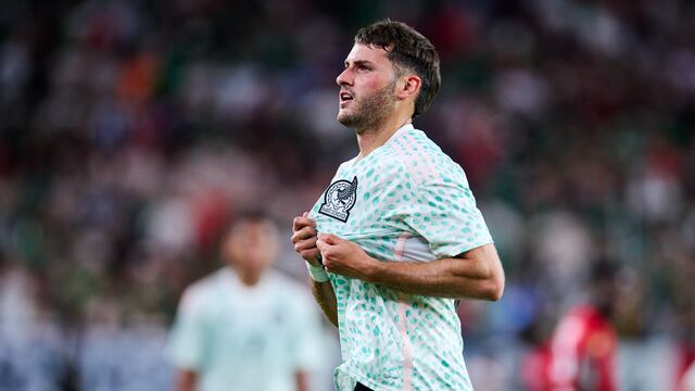 Aplazan partido de Santi Giménez con el Feyenoord