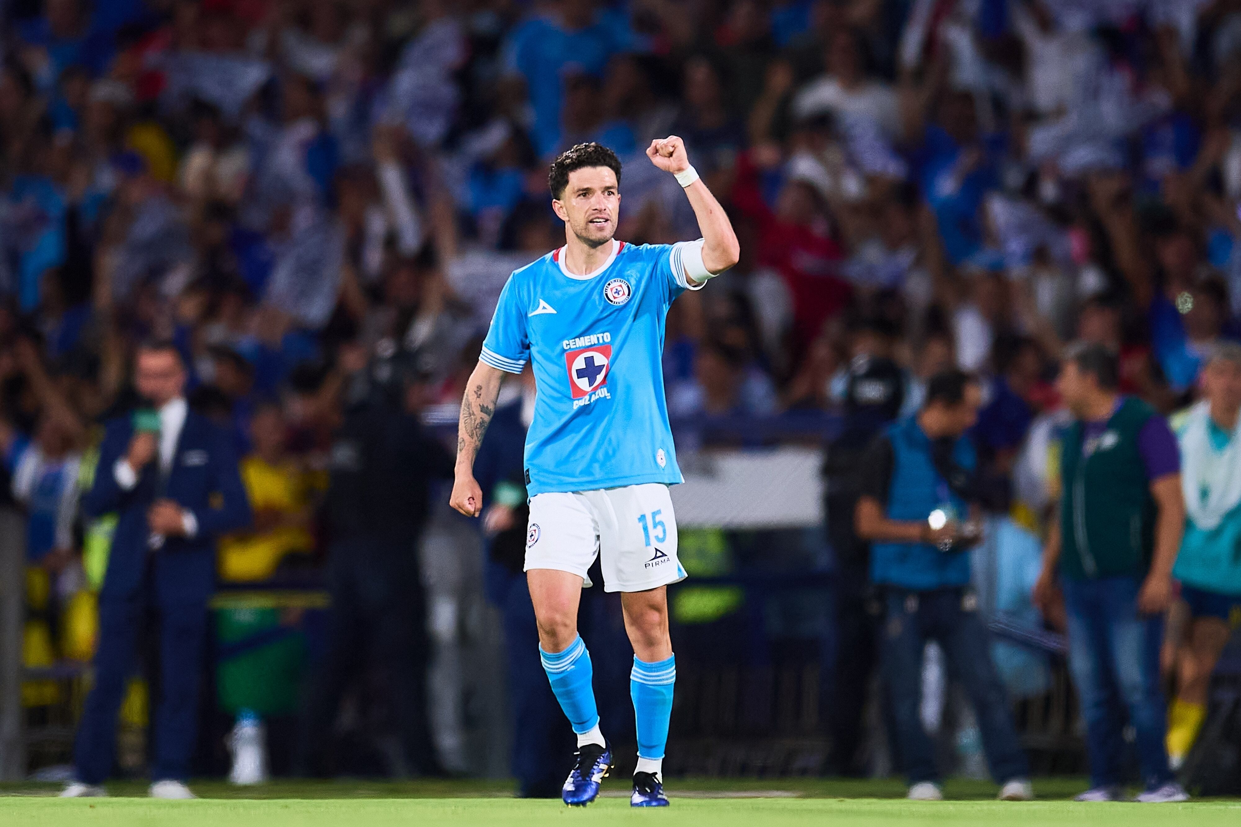 Nacho Rivero en la ida de las semifinales entre Cruz Azul vs América.