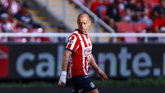 Chicharito Hernández con Chivas.