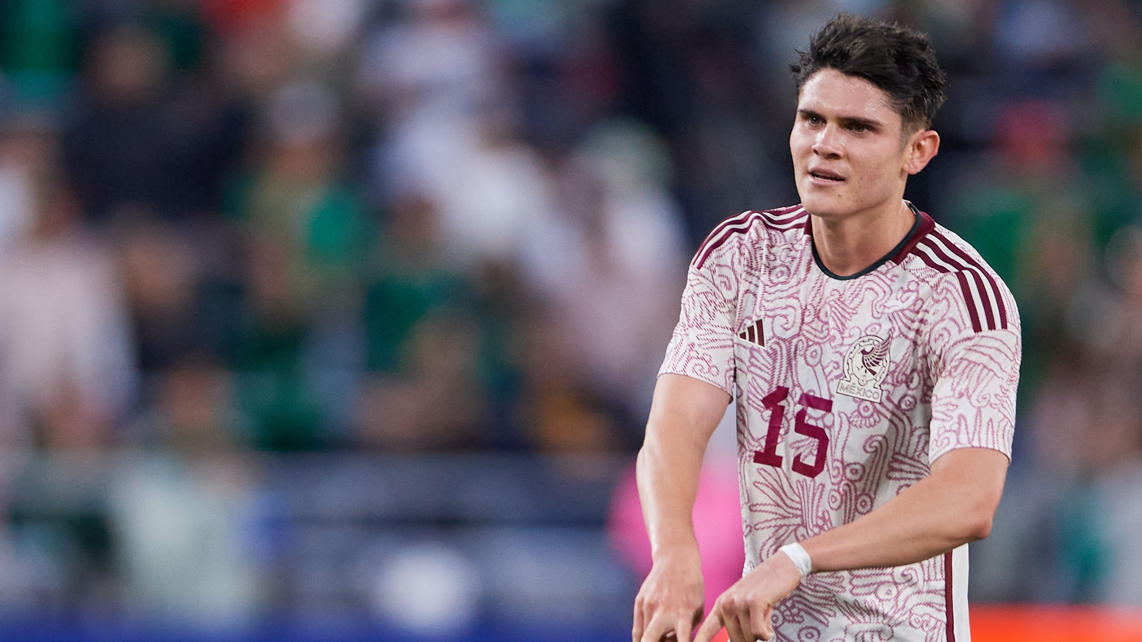 Israel Reyes formó una "N" con sus manos tras anotar gol con la Selección Mexicana.