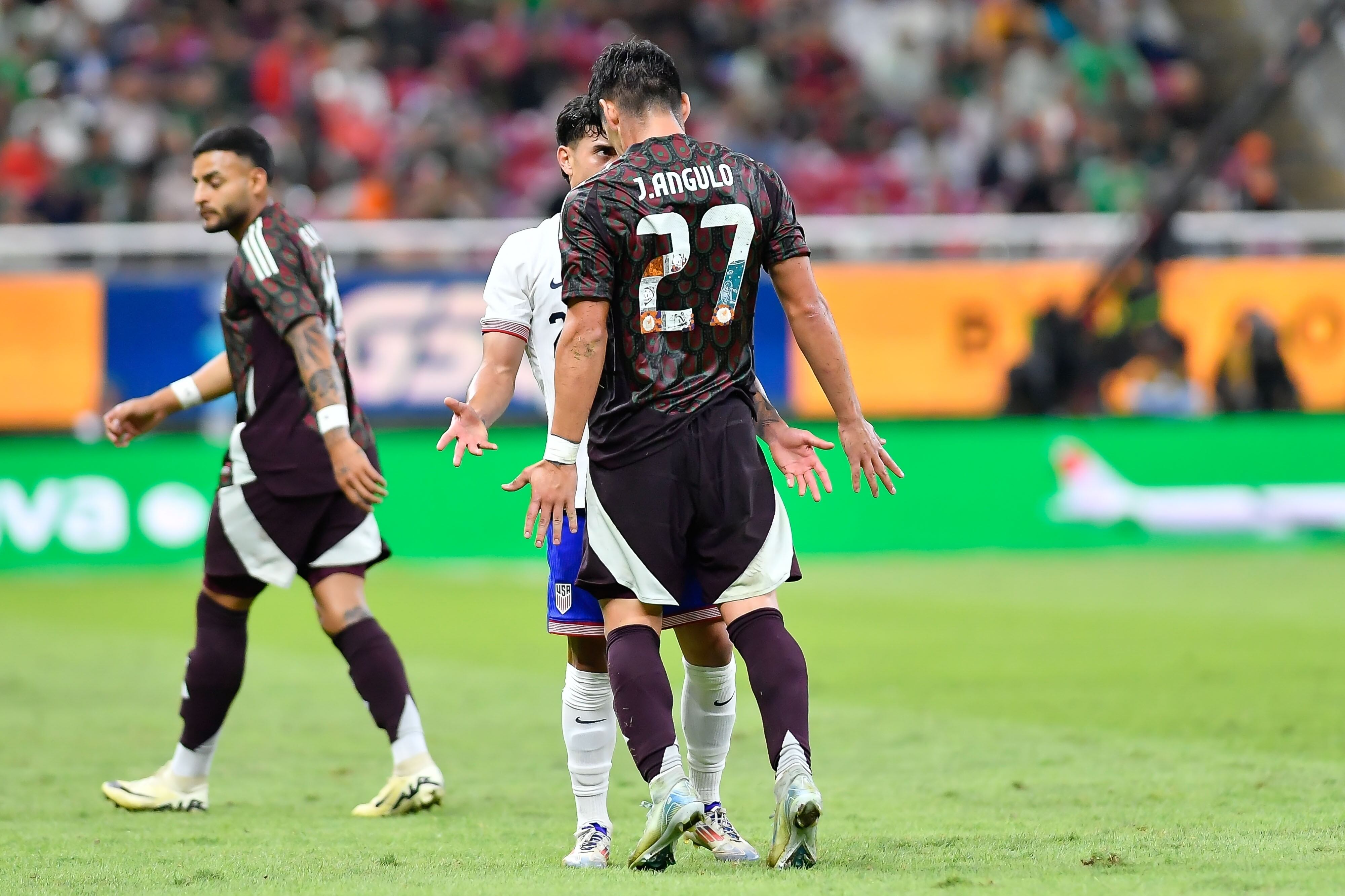Alejandro Zendejas y Jesús Angulo en el México vs Estados Unidos.