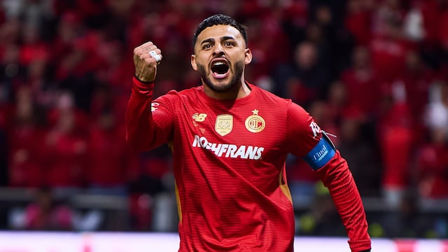 Alexis Vega no se olvida de Chivas y dedica su campeonato con Toluca