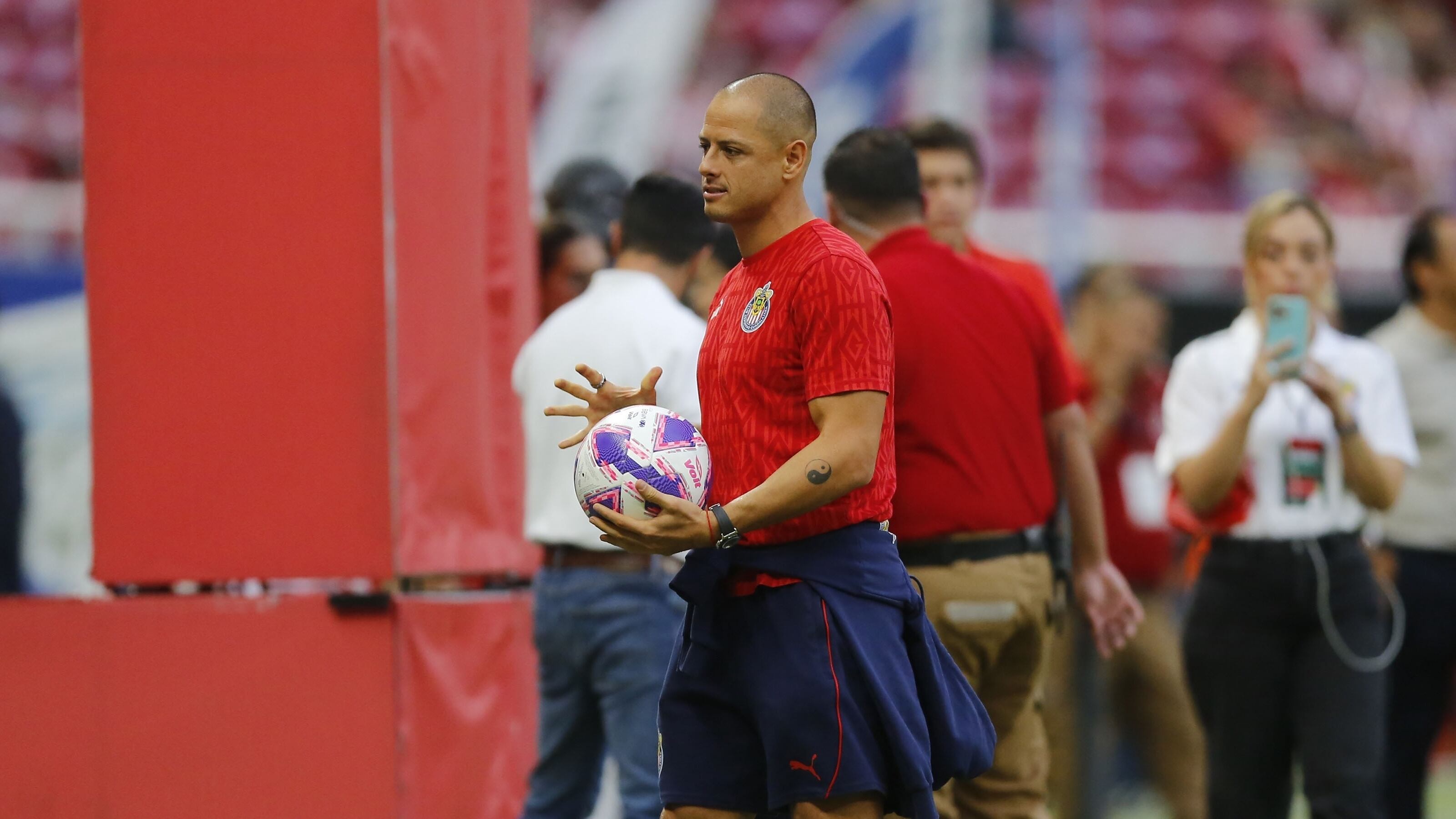 Chicharito Hernández podría aparecer como refuerzo en el Chivas vs Pumas