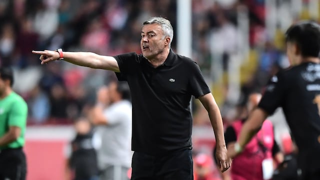 Domenec Torrent como DT de Atlético de San Luis.