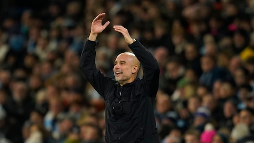 Pep Guardiola protagoniza nuevo enfado con camarógrafo en pleno festejo