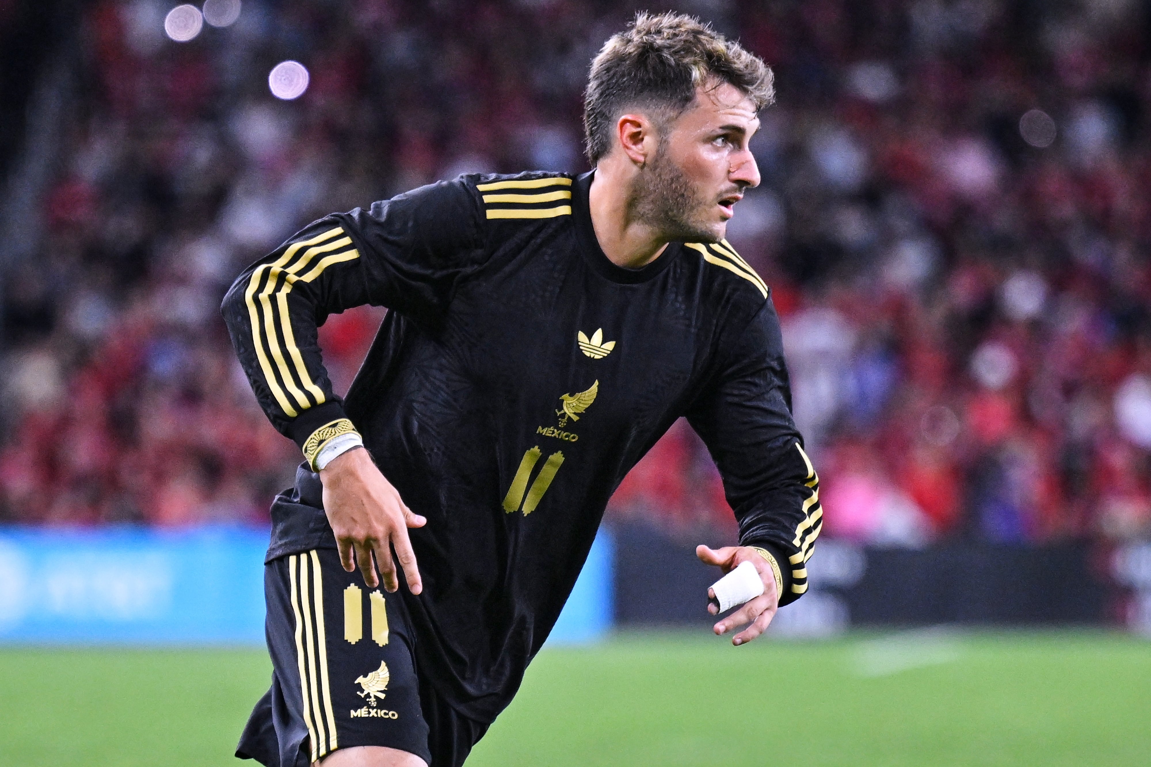 Santiago Giménez tendría los días contados en AC Milan y podría ir a un equipo histórico de la Premier League en Inglaterra