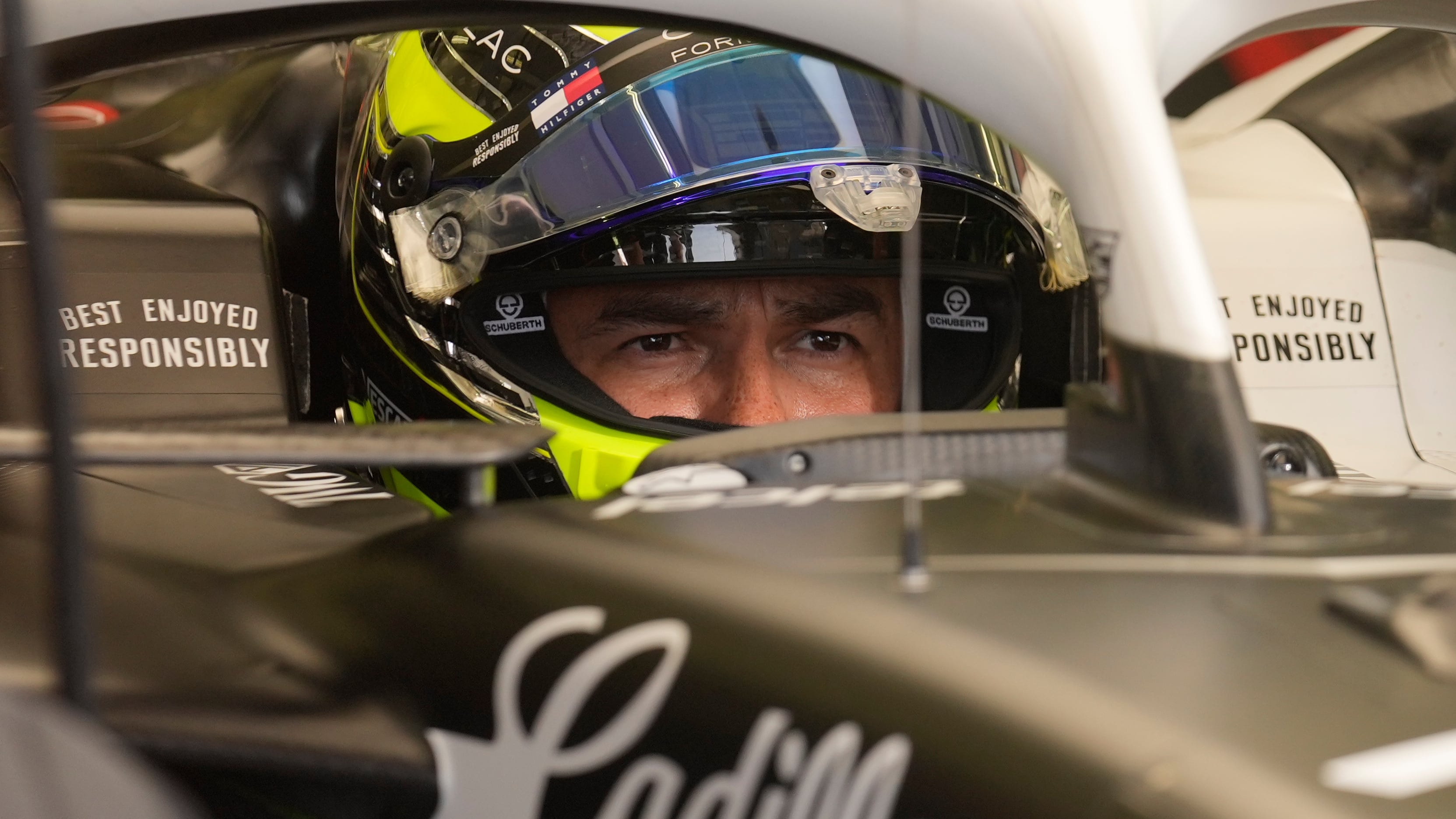 Checo Pérez no se salva de las cábalas y ritos de los pilotos de Formula 1