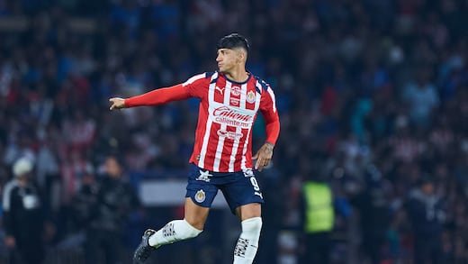 ¡Por eso lo corrieron! Captan a Alan Pulido de fiesta a horas del debut de Chivas