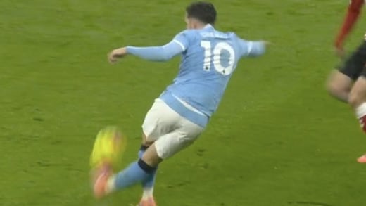 ¡A lo Raúl Jiménez! La espectacular rabona en el gol del Manchester City