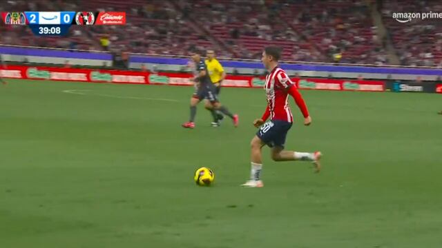 La jugada de Mateo Chávez en Chivas que demuestra que es un jugador diferente