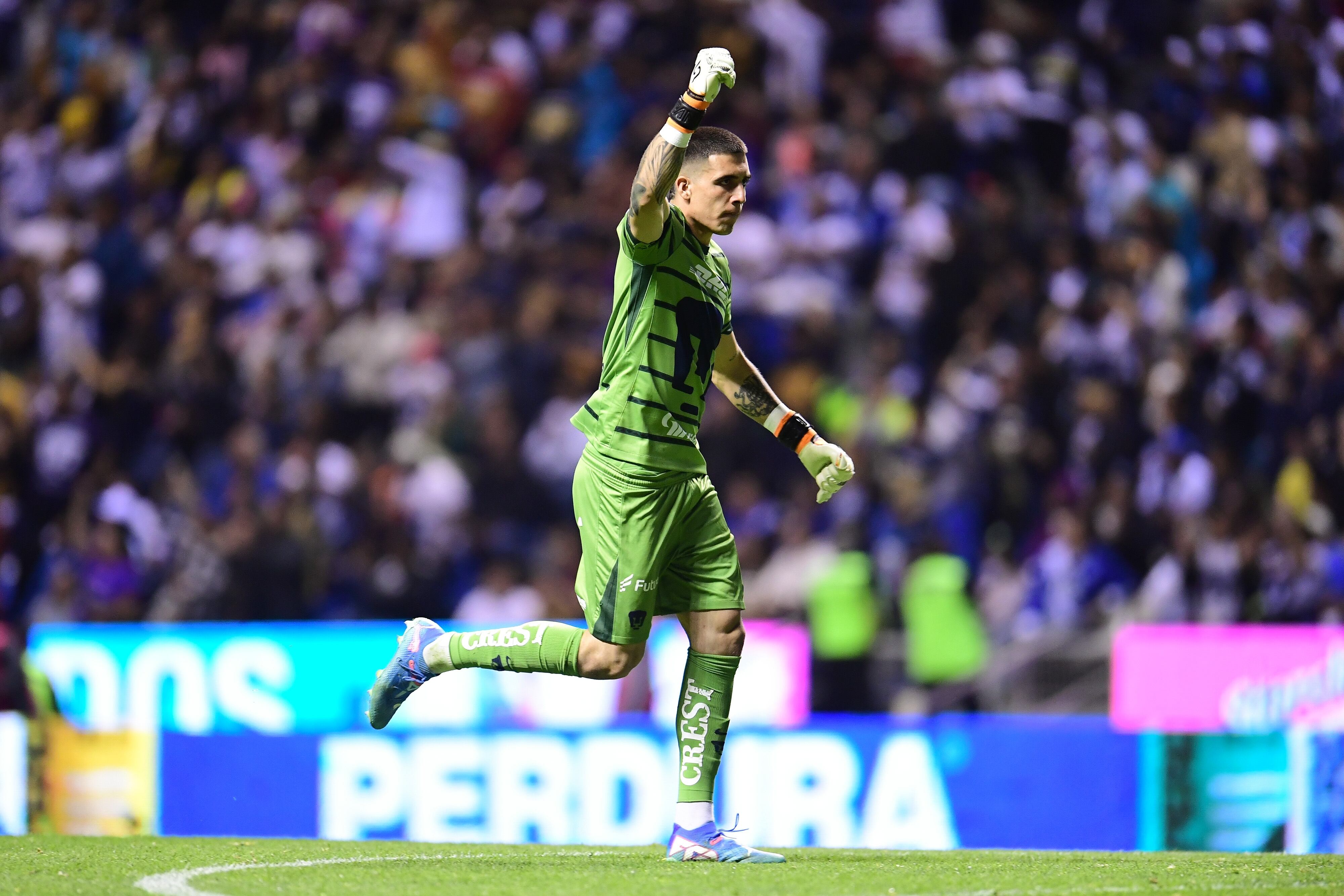Alex Padilla con Pumas.