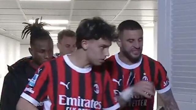 ¿Vestidor roto en el AC Milan de Santiago Giménez? Un compañero les recuerda que no son Messi