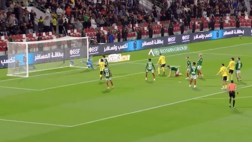 ¡Hasta con la espalda! Así fue el gol 957 de Cristiano Ronaldo