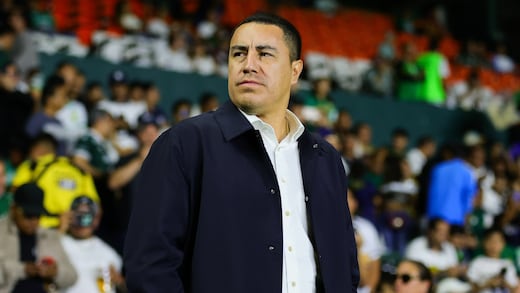 Las escandalosas cláusulas en el contrato de Efraín Juárez; Pumas no puede correrlo