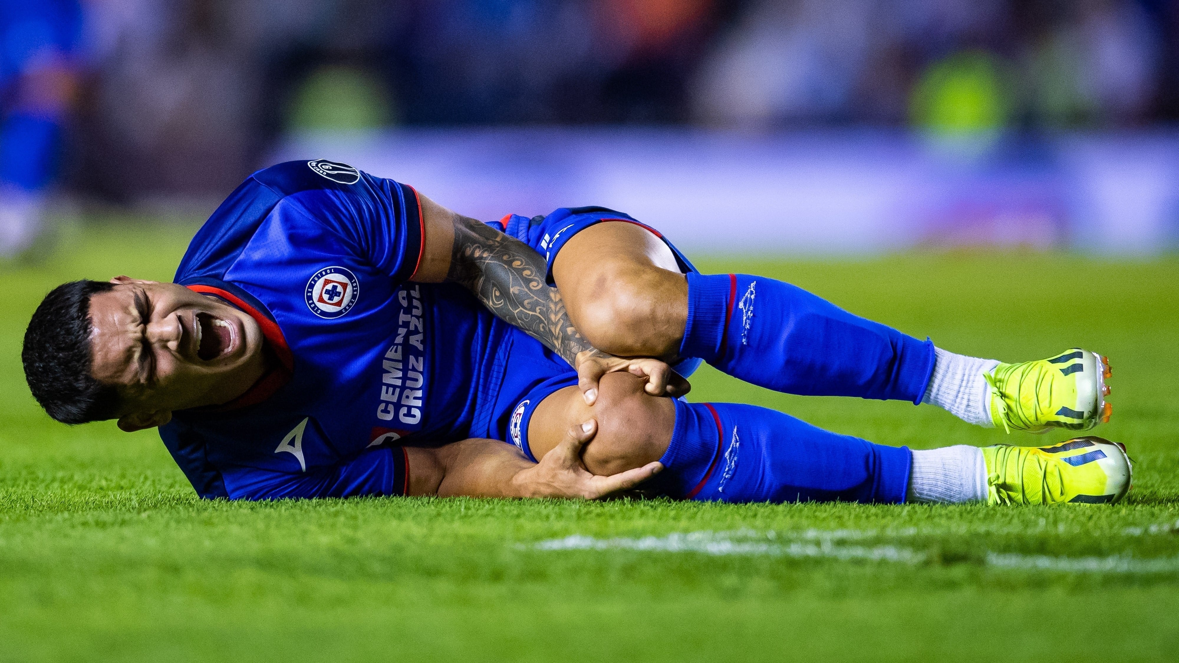 Toro Fernández sufre recaída y parece que se perderá el torneo con Cruz Azul