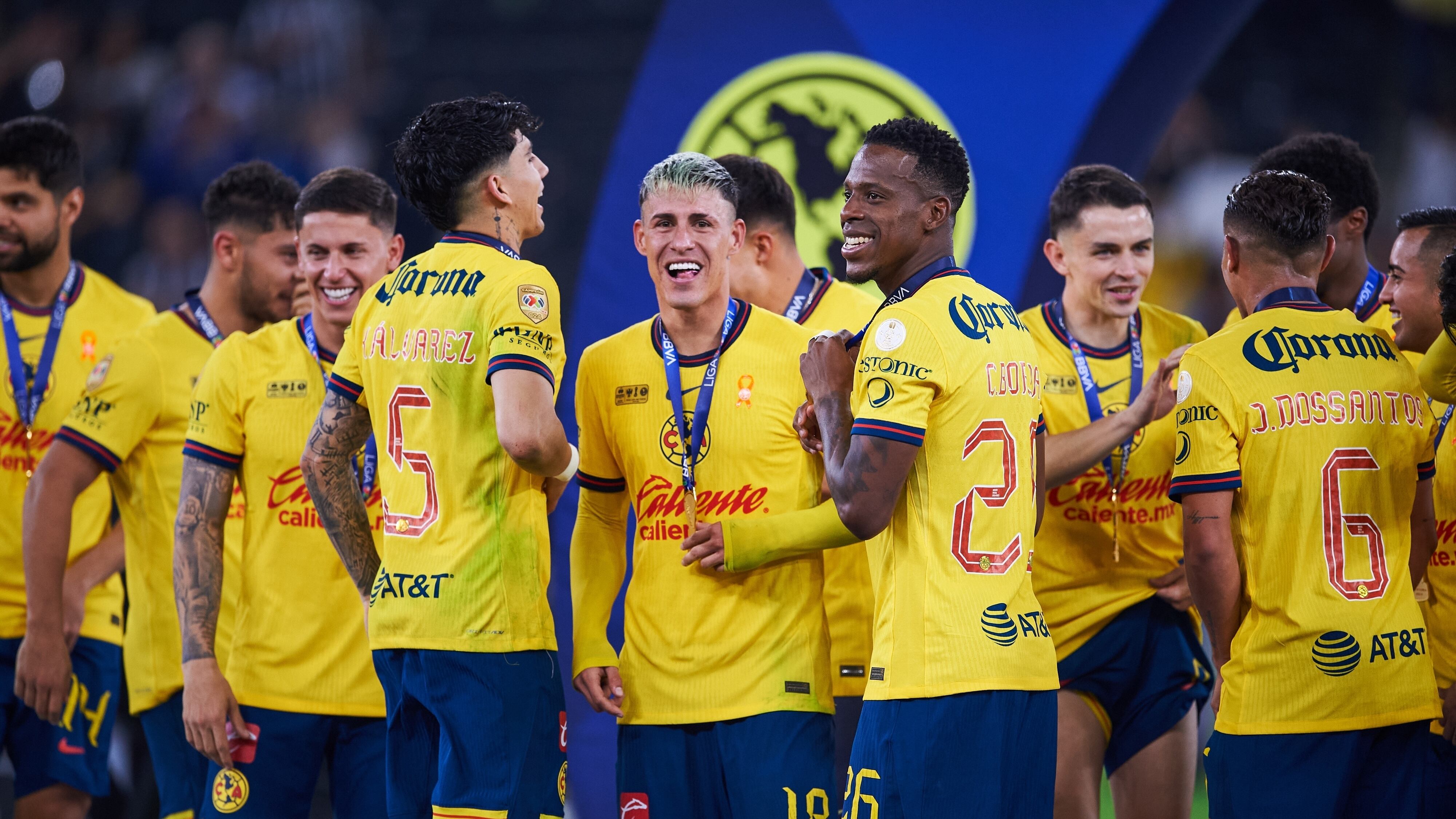 Jugadores de Club América tras conquistar el tricampeonato.