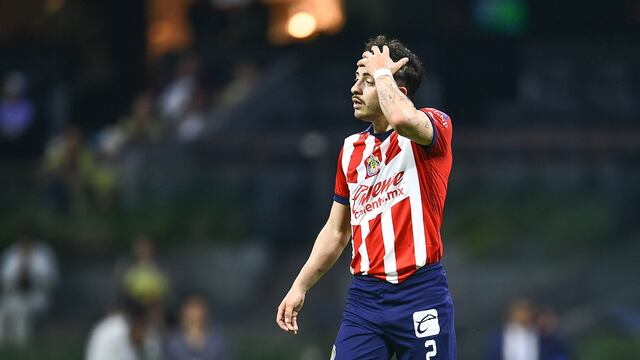 Alan Mozo con Chivas en la Liga MX.