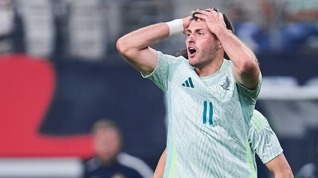 Santiago Giménez, en un partido de la Selección Mexicana.