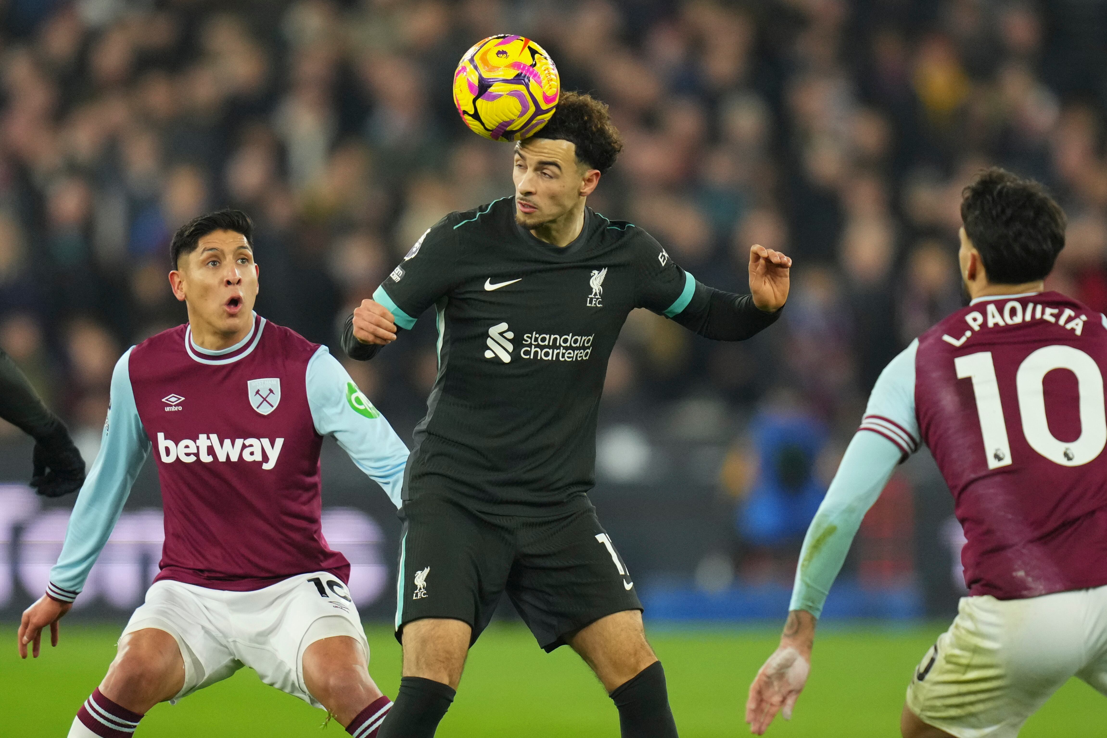 “Corre como pollo sin cabeza”: Ex figura de la Premier League revienta a Edson Álvarez