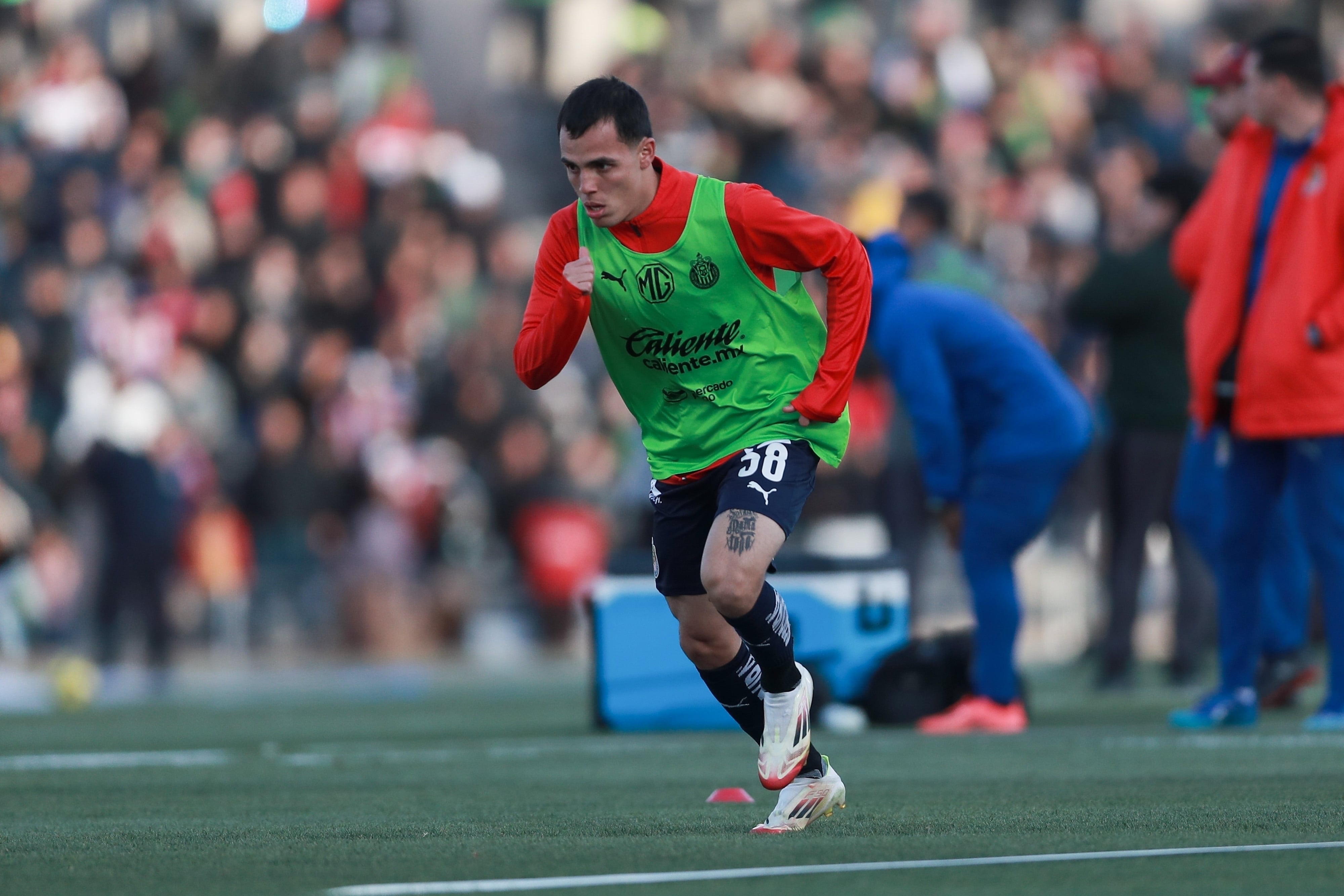 Club histórico de Europa quiere sacar a Hugo Camberos de Chivas