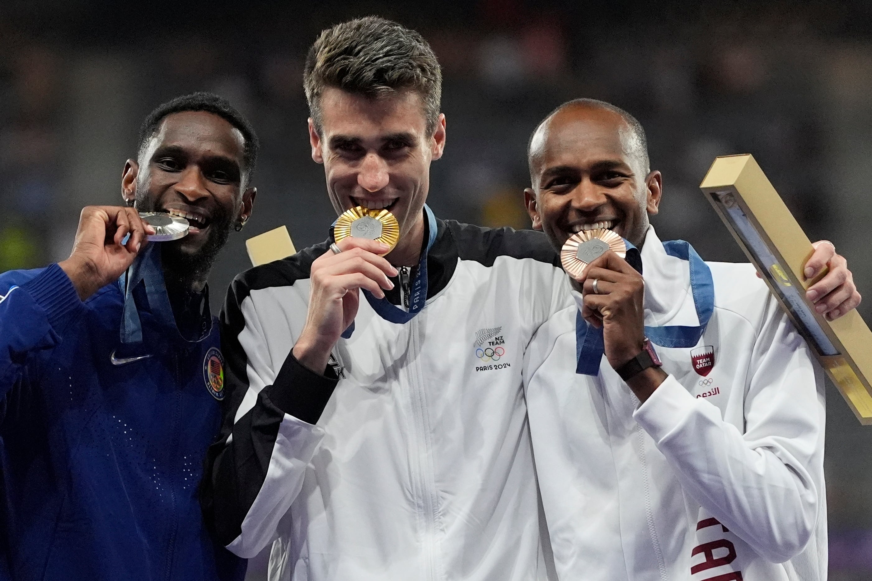 Medallistas de salto de altura en París 2024.