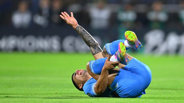 El Toro Fernández salió lesionado durante el primer tiempo del partido contra Tigres.