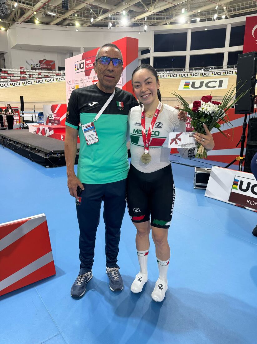Yareli Acevedo con su entrenador Edmundo Alpizar